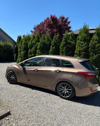 Hyundai I30 cena 27200 przebieg: 242000, rok produkcji 2013 z Strzyżów małe 497